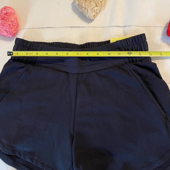 NWT All In Motion Women's Size XS Black Mid-Rise Shorts - Picture 8 of 11